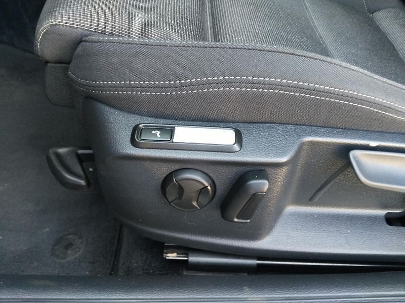 Volkswagen Passat 1,4 TSI  /110 kW/  - fotka 20 z 45