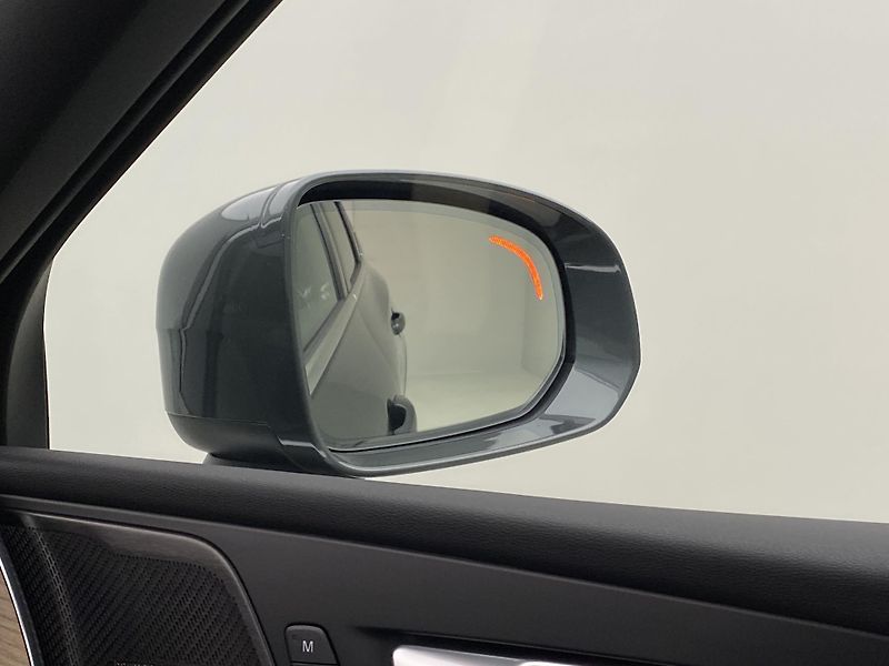 Volvo XC60 T8 AWD RECHARGE ULTRA BRIGHT - fotka 35 z 67