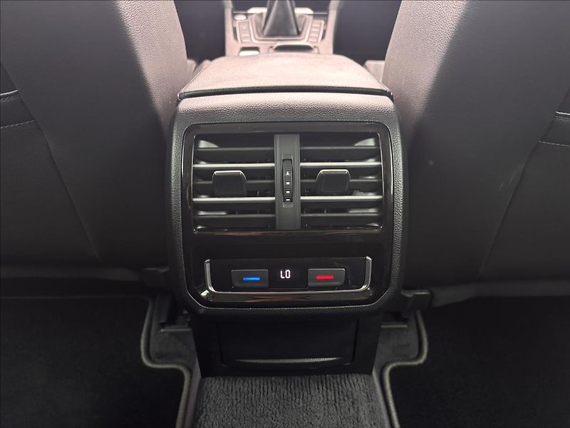 Volkswagen Passat 2,0 TDI 110kW BMT Highline - fotka 14 z 33