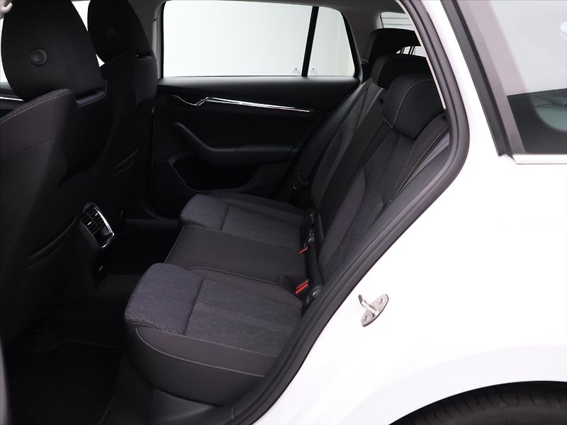 Škoda Octavia 1,5 - fotka 13 z 26