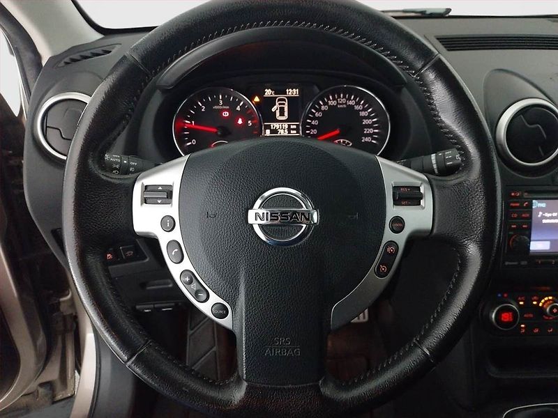 Nissan Qashqai (2012) 1.6 dCi, 4X4, Serv.kniha - fotka 16 z 19