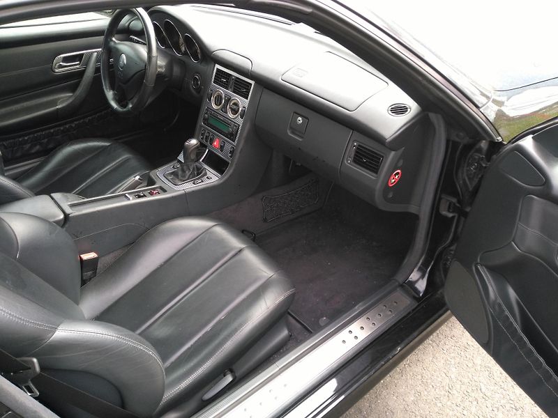 Mercedes-Benz SLK 230 Kompressor manuál - fotka 21 z 27