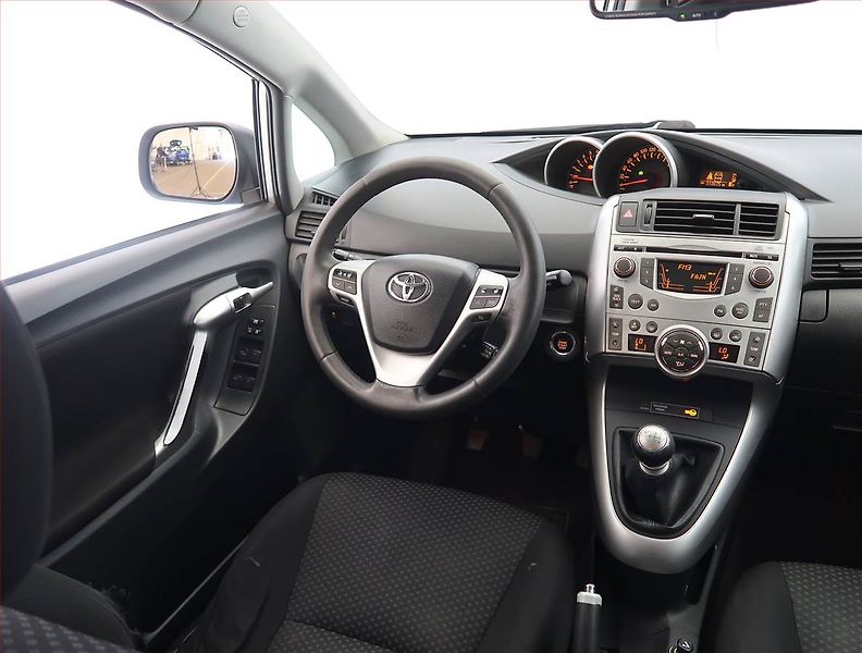 Toyota Verso (2010) 1.8 Valvematic, Tempomat - fotka 7 z 21
