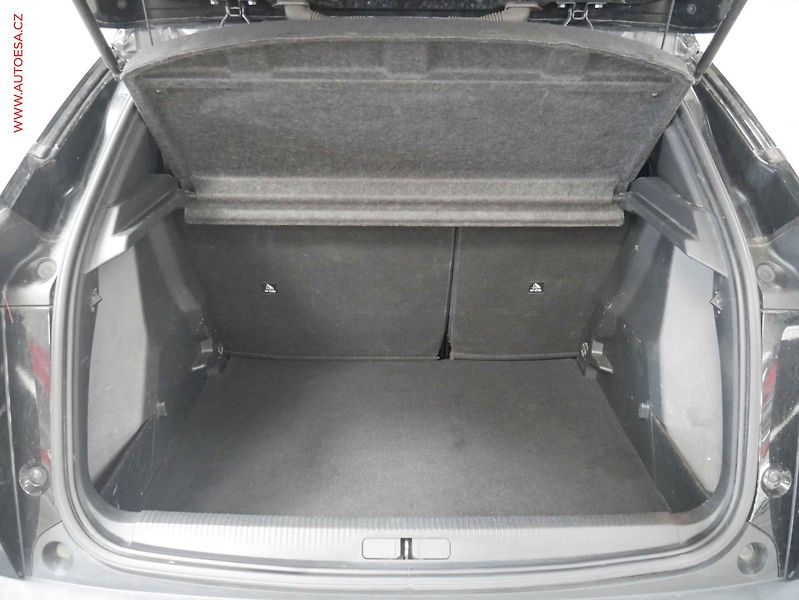 Peugeot 2008 (2020) 1.2PT, 1.maj,ČR, servis.kniha - fotka 7 z 20