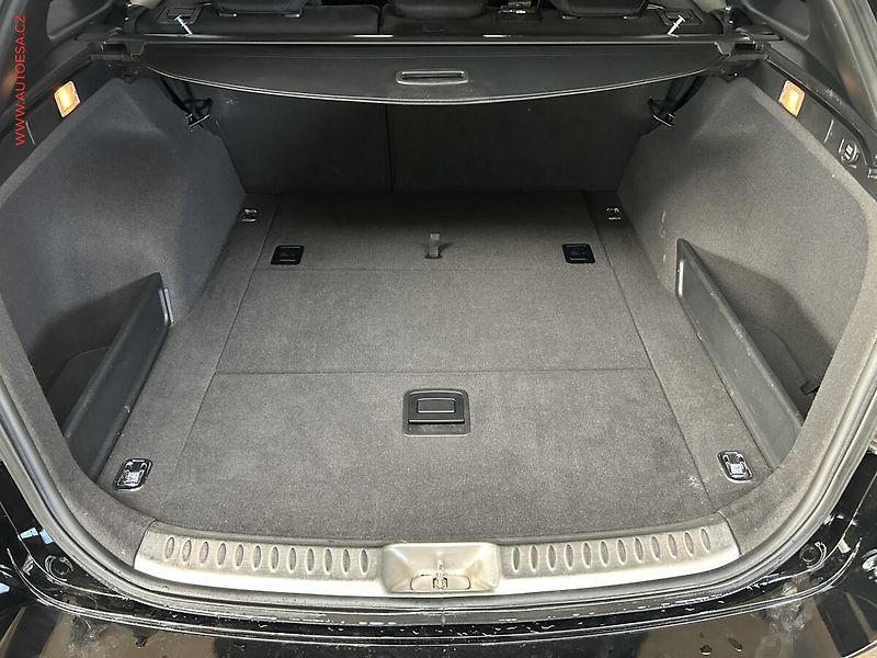 Hyundai i40 (2012) 1.6 GDI, AC, výhřev sed. - fotka 7 z 17