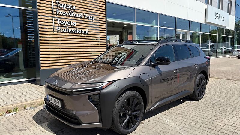 Toyota bZ4X Touring Executive 74kWh AWD - fotka 1 z 19