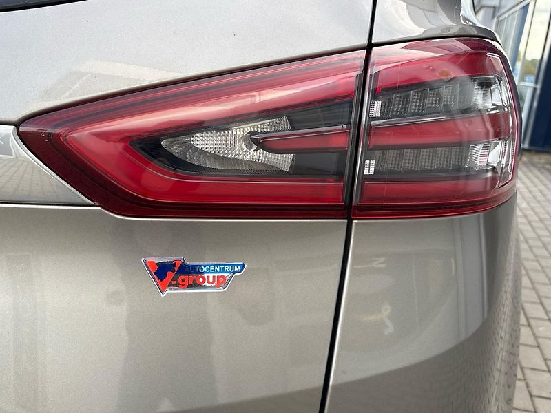 Ford S-MAX (2016) 2.0 TDCi Titanium EAT6 4x4 - fotka 28 z 49