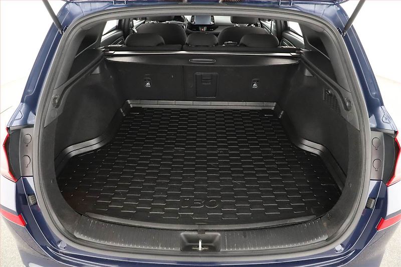 Hyundai i30 (2019) 1.4 T-GDI, Automat, Navi - fotka 15 z 16
