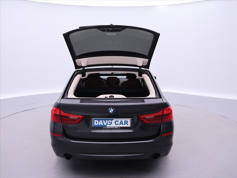 BMW Řada 5 2,0 520da 120kW Sport - fotka 9 z 38