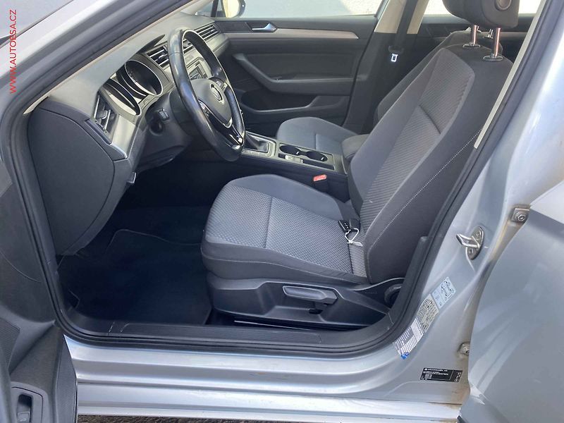 Volkswagen Passat (2017) 1.6 TDi, AAC, tempo - fotka 9 z 16
