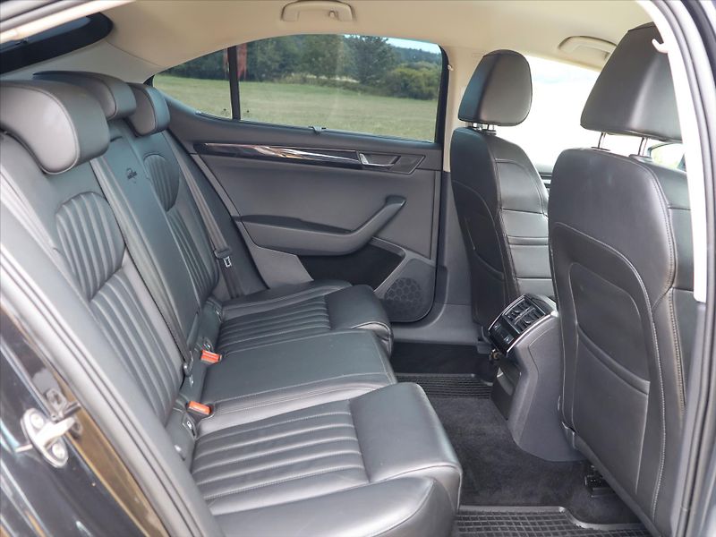 Škoda Superb 2,0 TDI 140kW 4x4 DSG L&K CZ - fotka 12 z 38