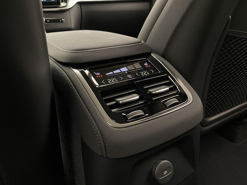 Volvo XC90 (2026) T8 AWD Plug-in BRIGHT PLUS 7m - fotka 72 z 73