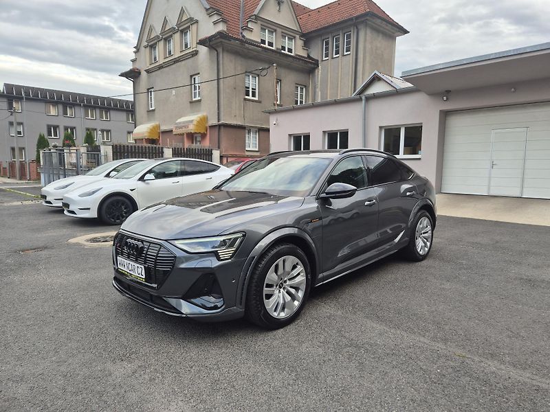 Audi e-tron SPORTBACK S 370kw SOH 96% - fotka 2 z 48