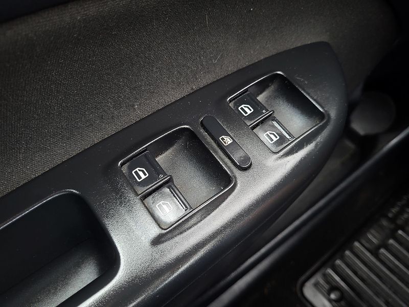 Škoda Octavia II FL 1.6 TDi 77kW ELEGANCE - fotka 17 z 47