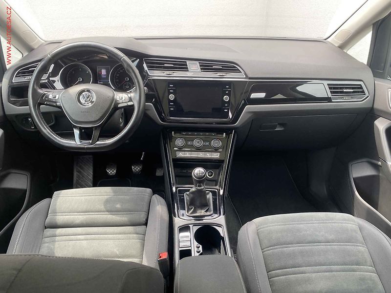 Volkswagen Touran (2019) 2.0 TDi, Highline, TZ - fotka 8 z 20