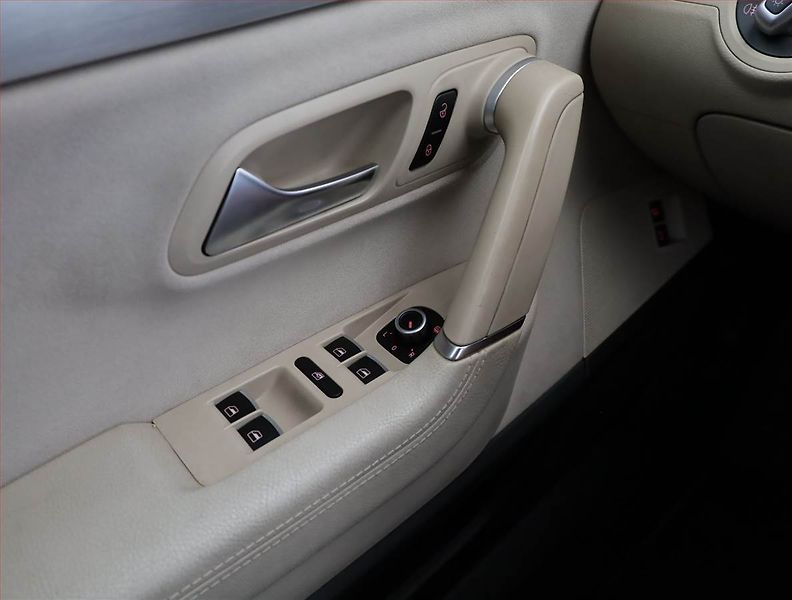 Volkswagen Passat CC (2008) 2.0 TSI, Automat, Serv.kniha - fotka 12 z 15
