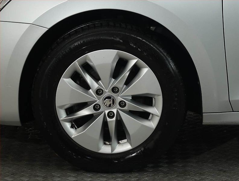Škoda Octavia (2023) Ambition 2.0 TDI, ČR,1.maj - fotka 14 z 18