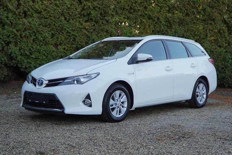 Toyota Auris 1.8 HYBRID ACTIVE+ - fotka 5 z 24