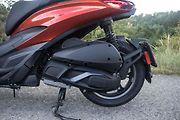 Motor s obsahem 278 ccm poskytuje výkon 19 kW.