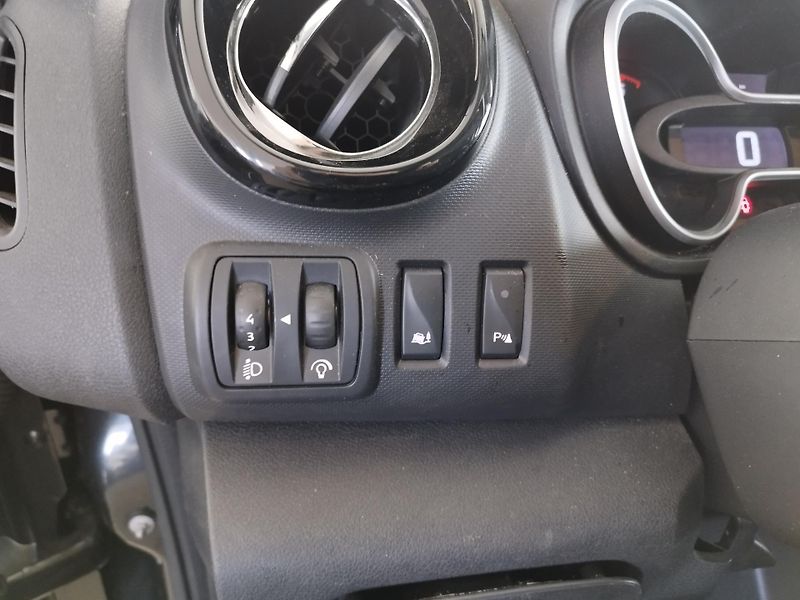Opel Vivaro (2019) 1,6CDTI,89KW,LONG,9MÍST,TAŽNÝ - fotka 22 z 30
