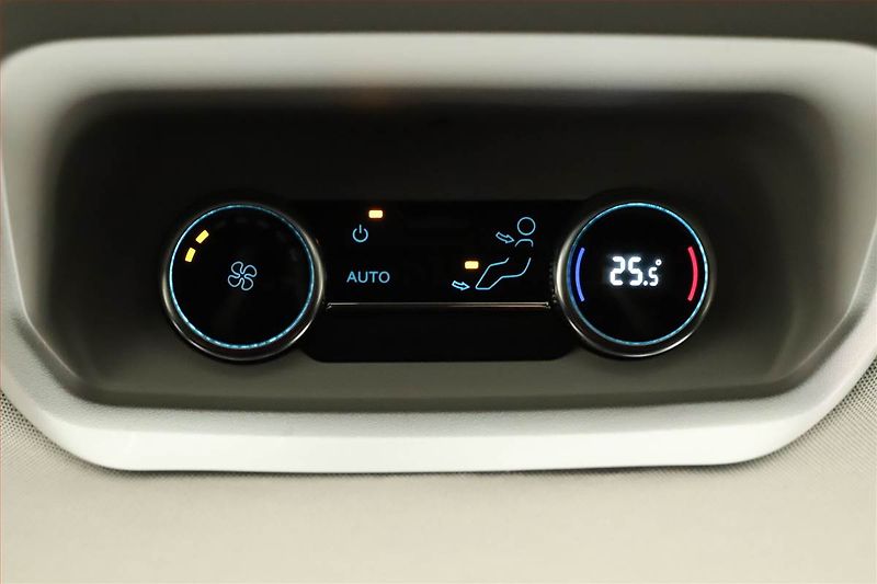 Ford Tourneo Custom (2024) 2.0 EcoBlue - fotka 20 z 21
