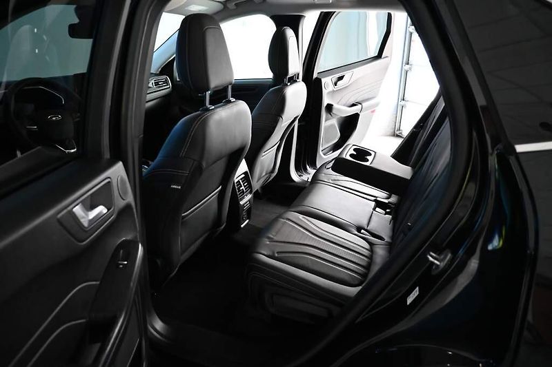 Ford Kuga (2022) 2.0 VIGNALE 4x4 140 KW LED ACC - fotka 9 z 46