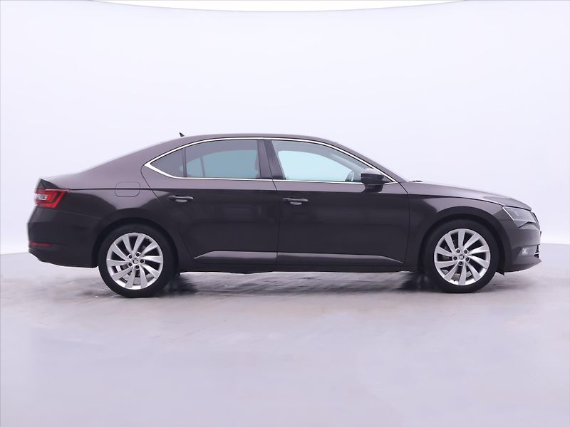 Škoda Superb 2,0 TDI 110kW Style CZ - fotka 8 z 39
