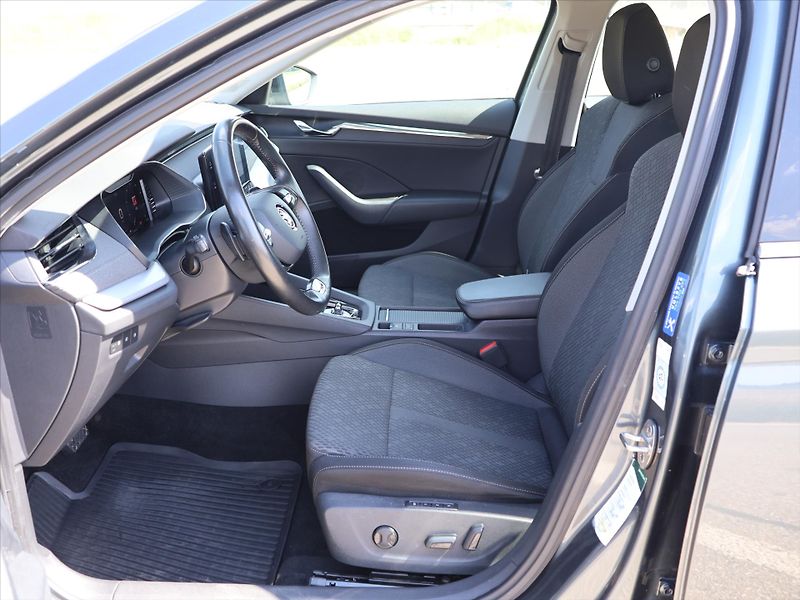 Škoda Octavia 2,0 TDI DSG Matrix Virtual DPH - fotka 10 z 25