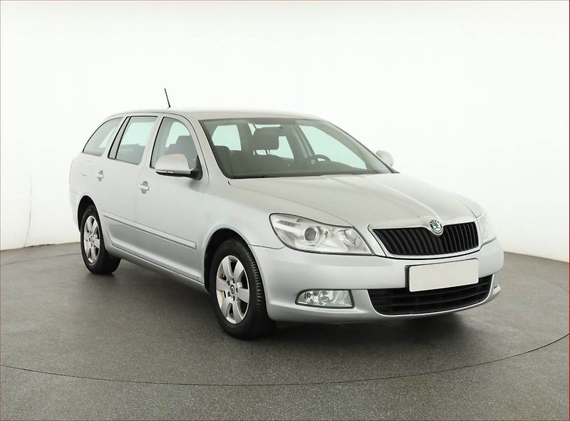 Škoda Octavia (2012) Ambition 1.6 TDI, Tempomat - fotka 1 z 13