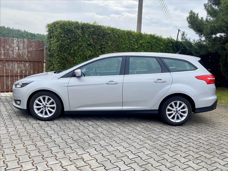 Ford Focus 1,5 TDCi NAVI VÝHŘEV - fotka 2 z 43