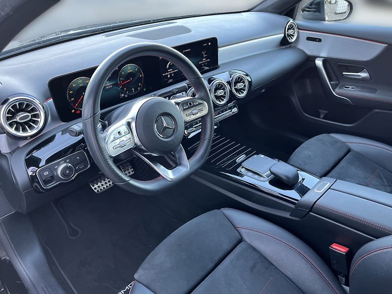 Mercedes-Benz Třídy A 200 d AMG - fotka 10 z 18