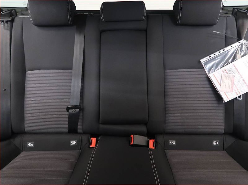 Toyota Avensis (2016) 2.0 D-4D, Serv.kniha, Navi - fotka 10 z 17