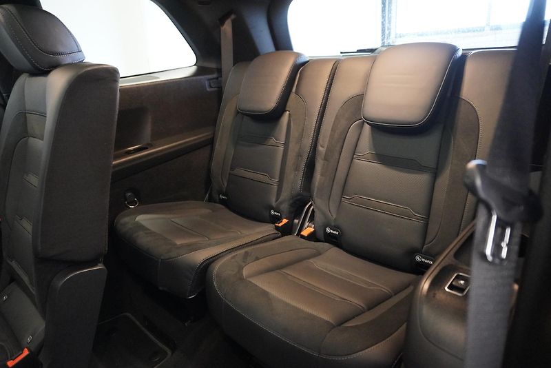Mercedes-Benz GLS 63 AMG FULL OPTIONS - fotka 45 z 50