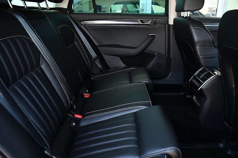 Škoda Superb 2.0TDi 147kW STYLE  NTOP TAŽNÉ - fotka 19 z 45