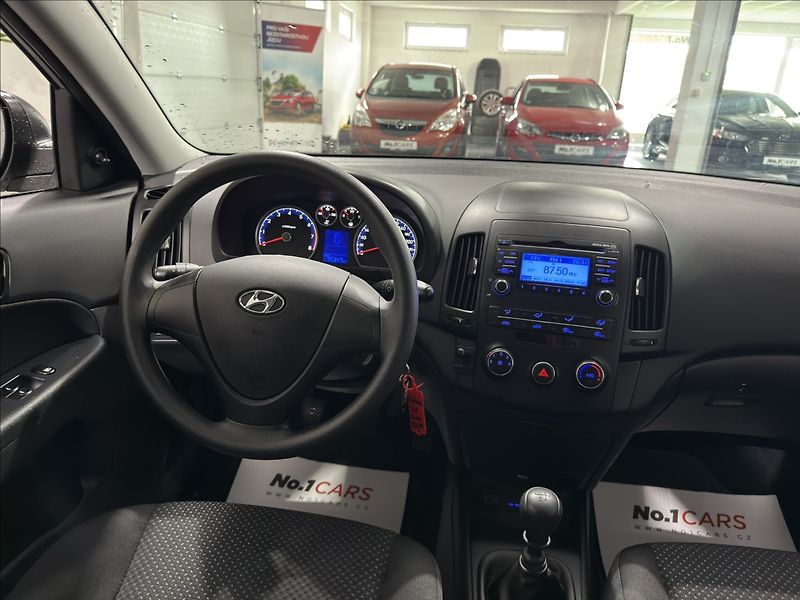 Hyundai i30 1,4   CVVT 95.000KM KLIMA - fotka 15 z 25