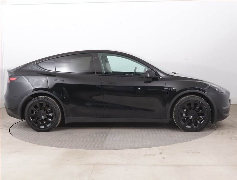 Tesla Model Y (2022) Long Range AWD 79kWh, SoH 92% - fotka 6 z 21
