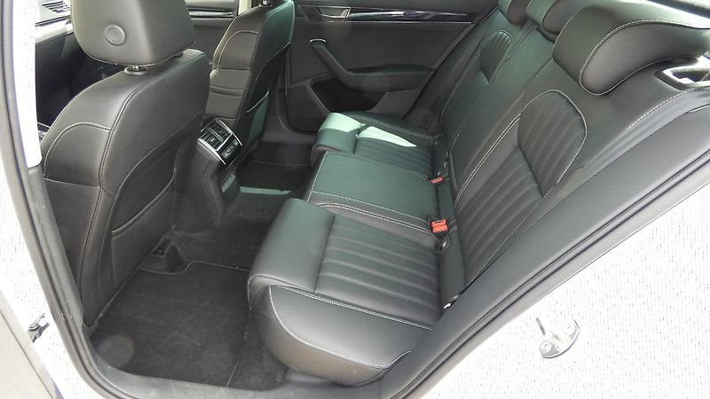 Škoda Superb 2,0 TDI 4x4 140kW L&K - fotka 20 z 30