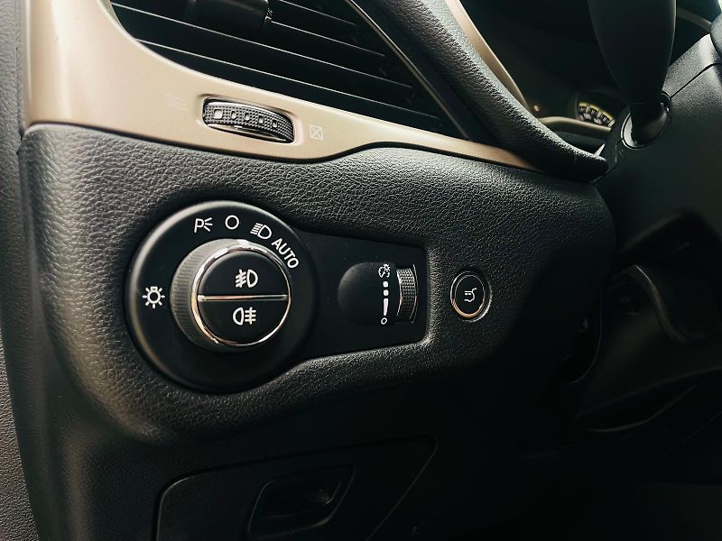 Jeep Cherokee 2.0D 4x4 AUT KAMERA TAŽNÉ LED - fotka 48 z 50