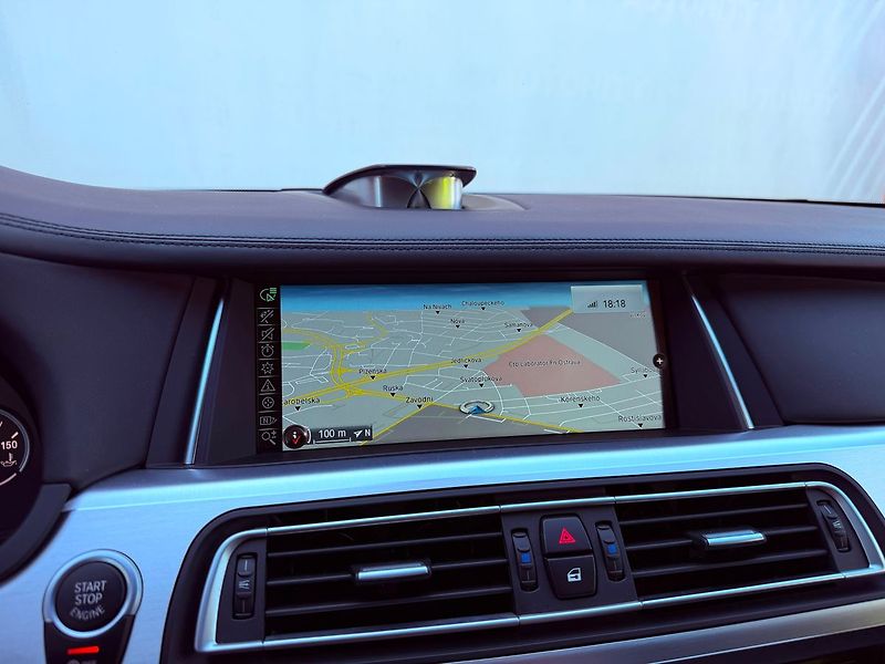 BMW Řada 7 740d xDrive, M Paket, B&O, ČR, - fotka 24 z 35