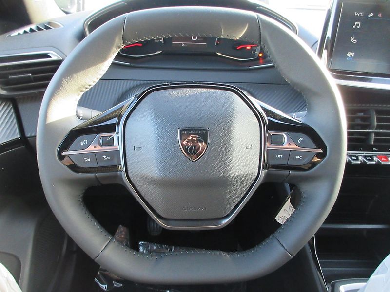 Peugeot 2008 STYLE PureTech 100 S&S MAN6 - fotka 18 z 36
