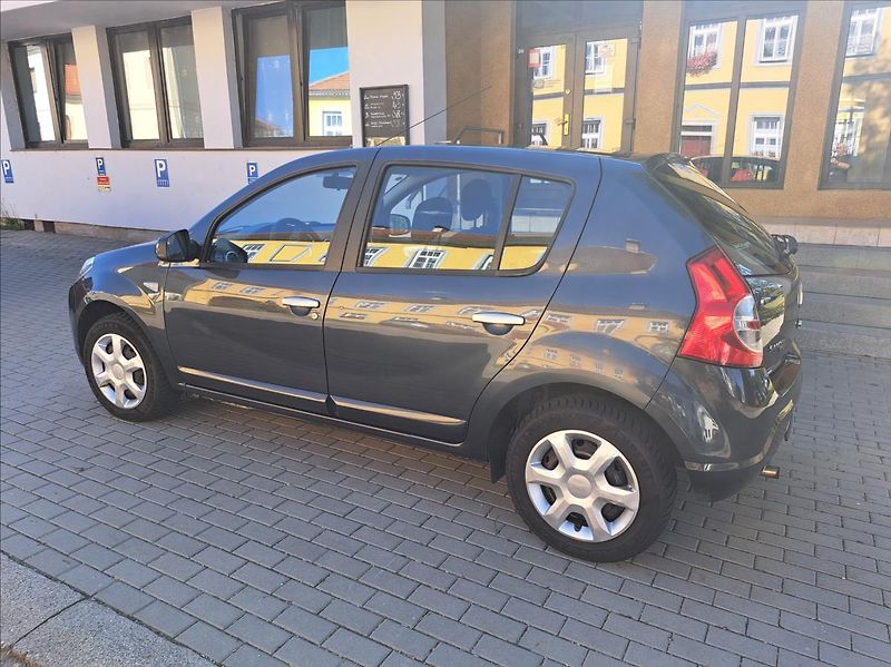 Dacia Sandero 1,2 16V klima - fotka 6 z 39