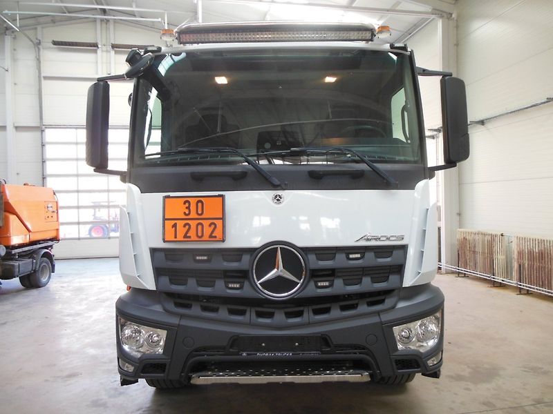 Mercedes-Benz 1832 Arocs, ADR, Cisterna pro - fotka 5 z 39