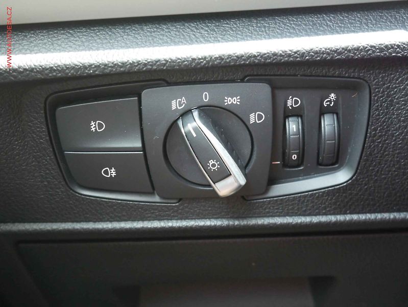 BMW Řada 1 (2015) 1.5D, Navigace, výhřev - fotka 21 z 22