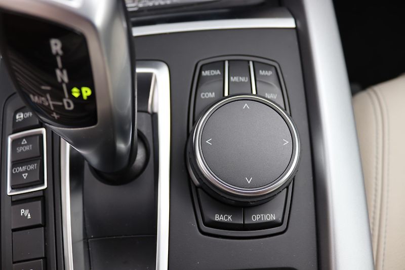 BMW X5 XDRIVE 40e F15 230kW DPH - fotka 27 z 48