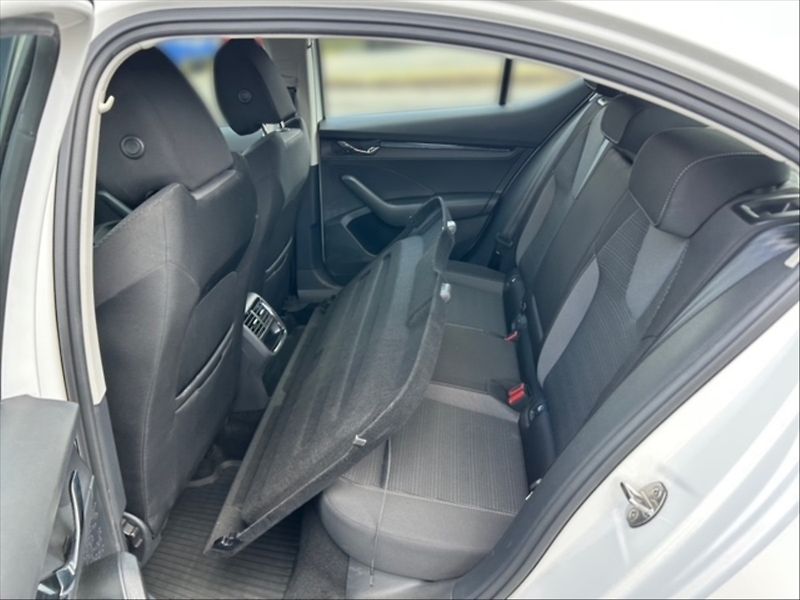 Škoda Octavia 2,0 TDI 110 Ambition DSG 5d - fotka 8 z 11