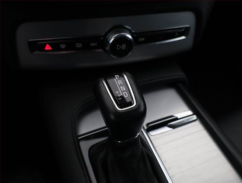 Volvo XC90 (2016) D5 AWD - fotka 12 z 19