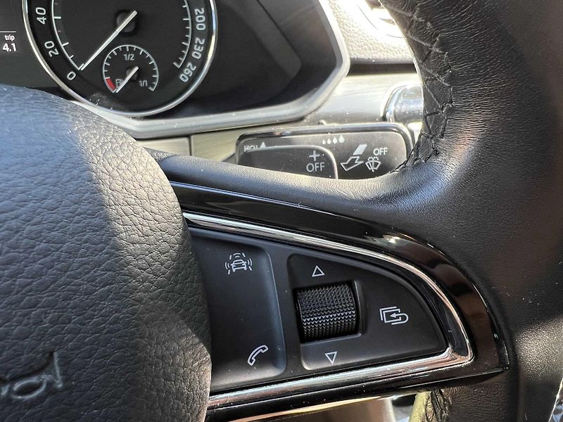 Škoda Superb 1.8 TSi 132 kW 50.000KM DSG - fotka 17 z 20