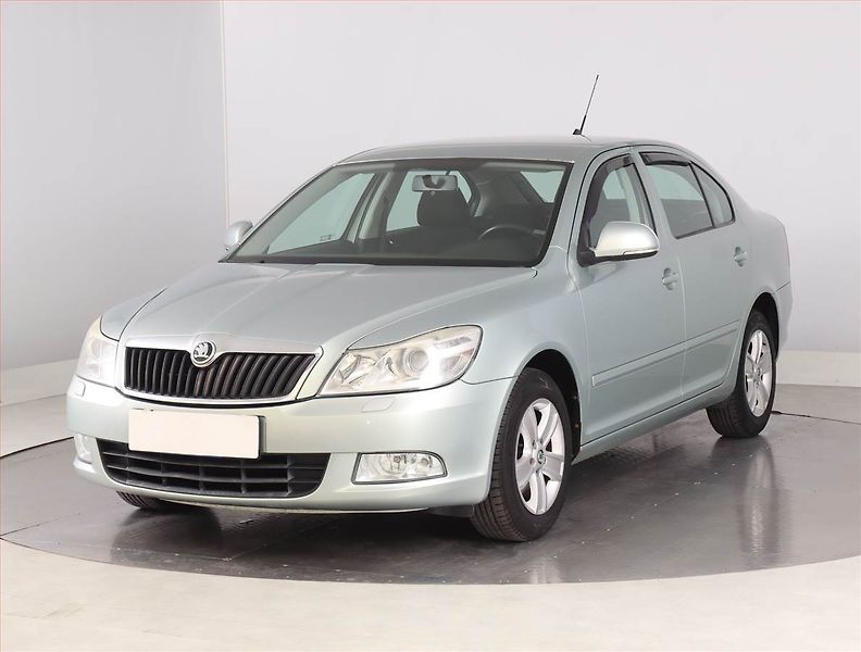 Škoda Octavia (2010) Ambiente 1.6 TDI, Serv.kniha - fotka 2 z 17