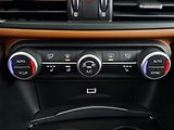 Alfa Romeo Giulia (2017) 2.0 Turbo - náhled 20