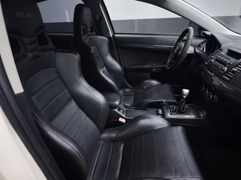 Mitsubishi Lancer (2011) EVO X - fotka 23 z 34